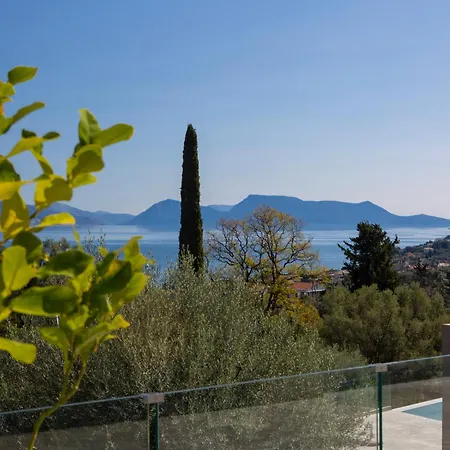 Feriehus Bitter Almond Trees Nikiana