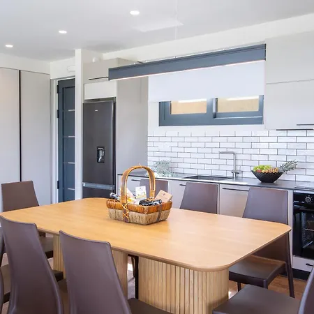 Bitter Almond Trees Feriehus Nikiana