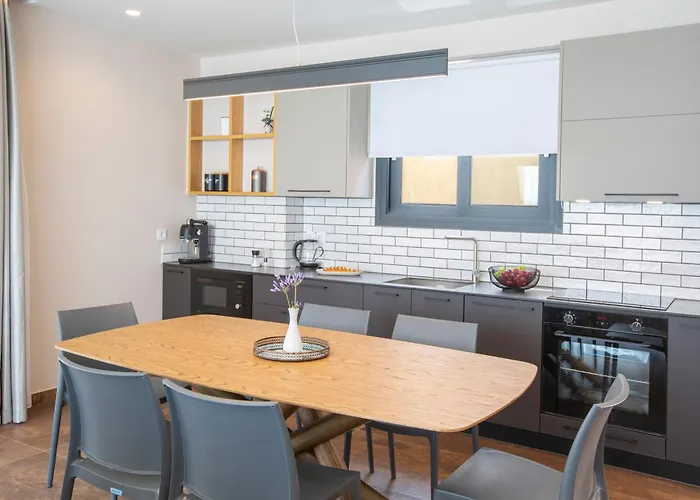 Bitter Almond Trees Νικιάνα