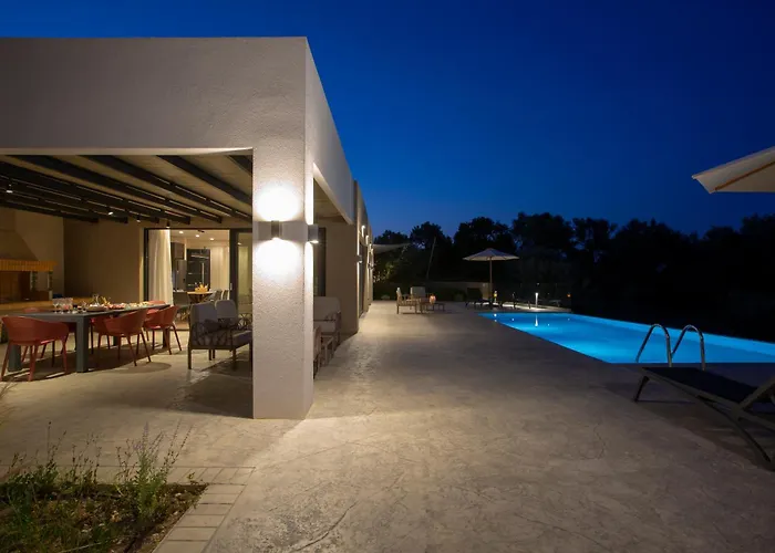 Bitter Almond Trees Νικιάνα